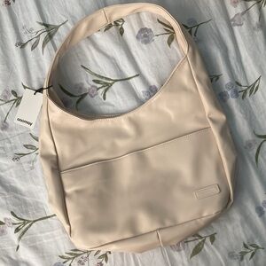 BRAND NEW CREAM SHOULDER BAG